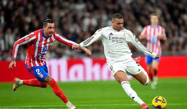 熊猫体育互动-欧冠激战正酣，球员拼尽全力角逐胜利