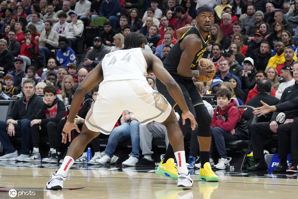 勇士主场惨败公牛，库里23分7助攻