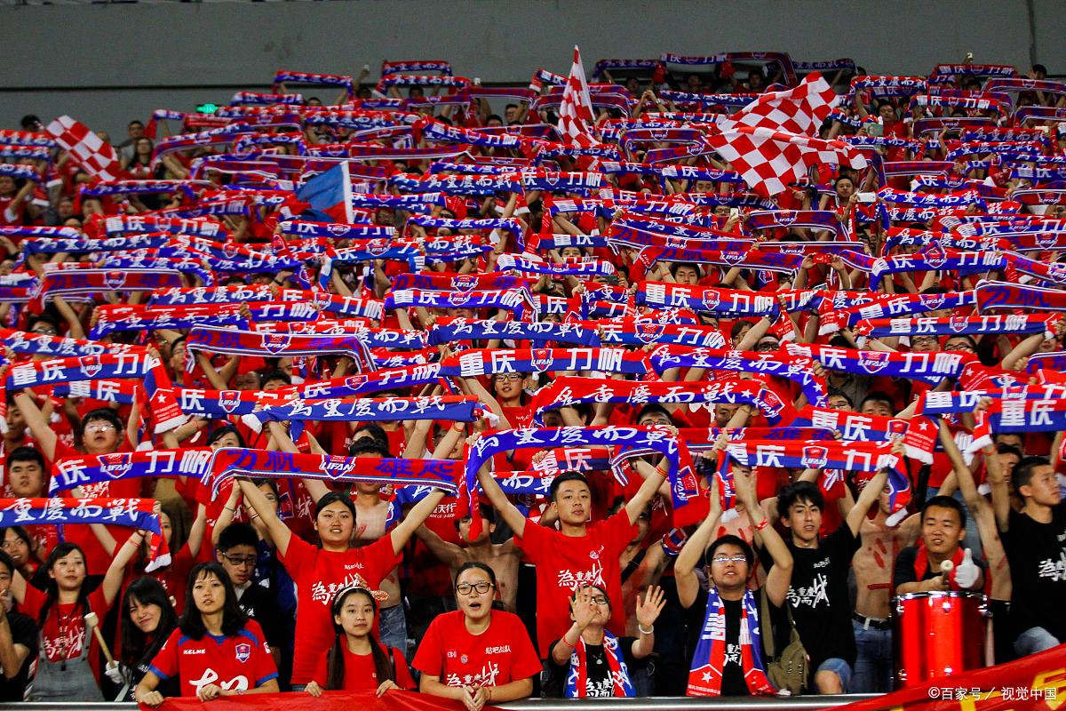 关于激烈足球对决掀起狂潮,观众热情高涨的信息 关于激烈足球对决掀起狂潮,观众热情高涨的信息