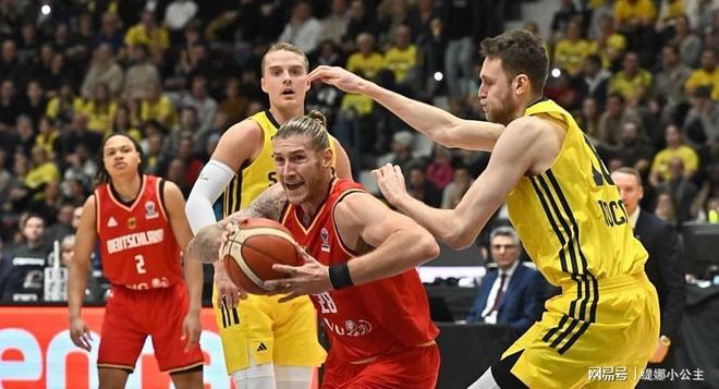 美国男篮鏖战西班牙男篮,特雷杨统治全场 美国男篮鏖战西班牙男篮,特雷杨统治全场