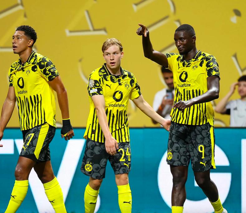 包含多特蒙德完胜英格兰，莱万关键制胜的词条