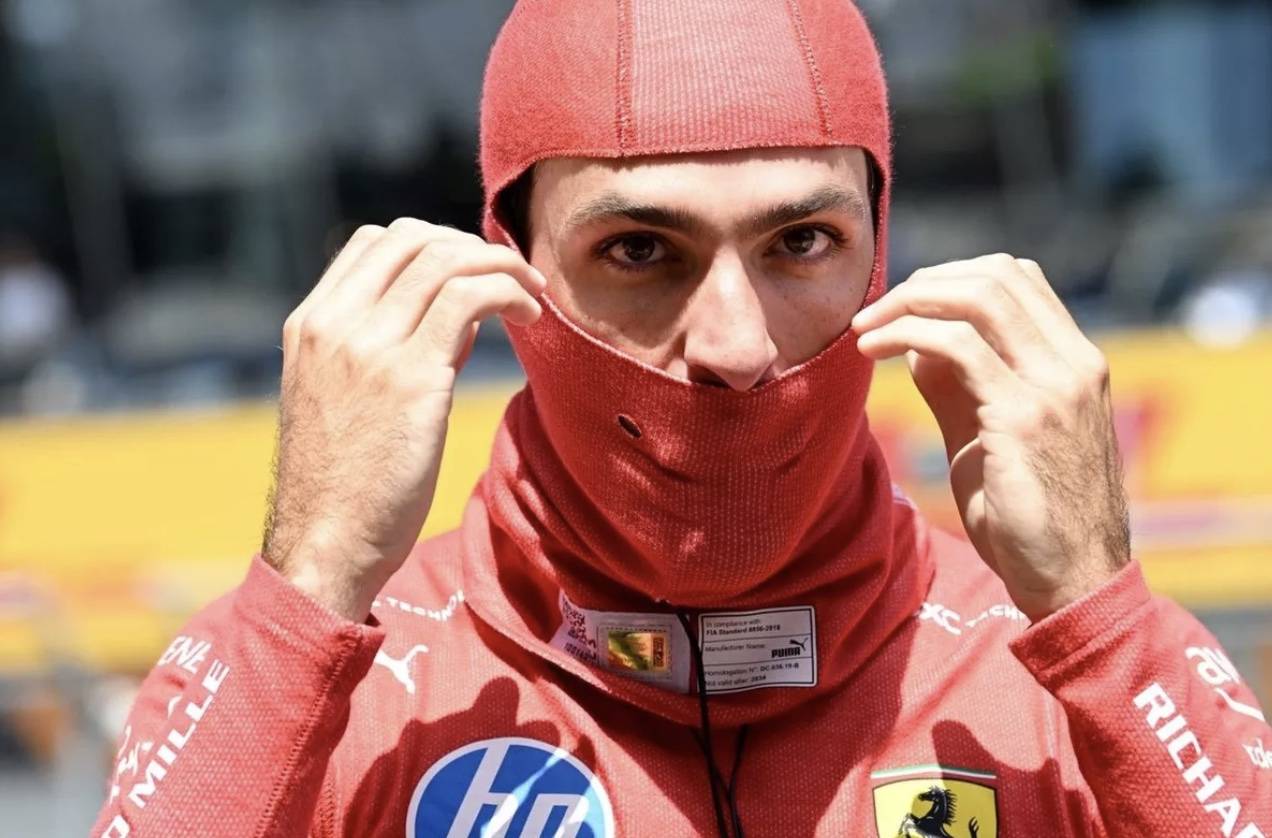 雷诺车队鏖战梅赛德斯，塞恩斯惊艳四座的简单介绍